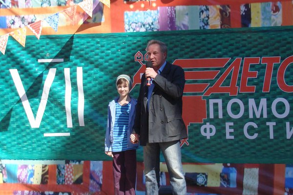 Александр Новиков принял участие в открытии фестиваля детского творчества