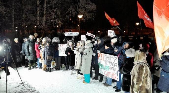Жильцы аварийных домов Архангельска на митинге показали северную закалку и единение