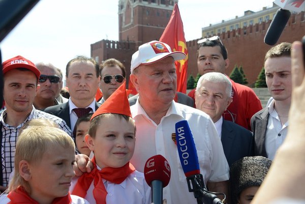 Г.А. Зюганов провел торжественный прием в пионеры на Красной площади