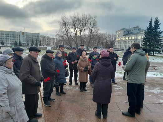 Коммунисты Архангельска отметили День Великого Октября