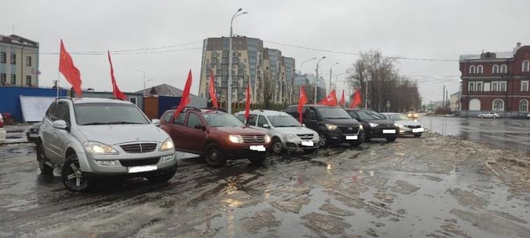 Коммунисты Архангельска отметили День Великого Октября несмотря на плохую погоду